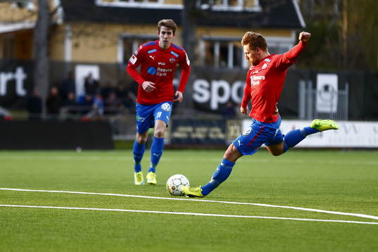 Helsingborgs Martin Christensen slår frispark