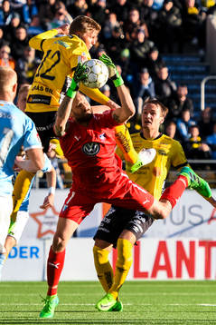 Elfsborgs Joakim Nilsson och Malmö FFs målvakt Johan