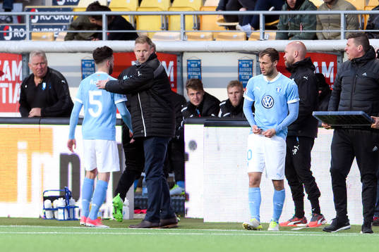 Malmö FFs Erdal Rakip byts ut mot Malmö FFs Magnus Wolff