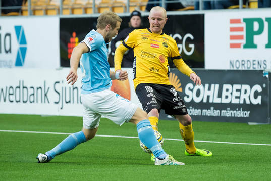 Elfsborgs Simon Lundevall och Malmö FFs Anton Tinnerholm