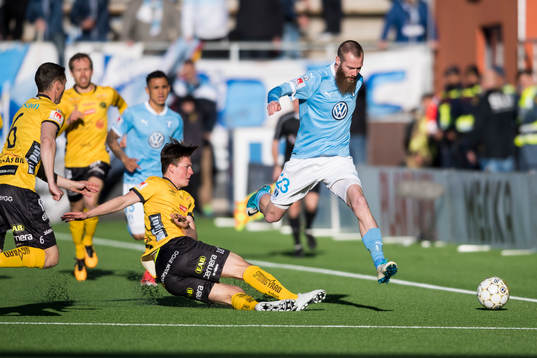 Malmö FFs Jo Inge Berget och Elfsborgs Simon Olsson