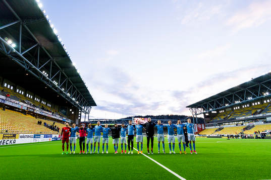 Malmö FFs spelare tackar supportrarna