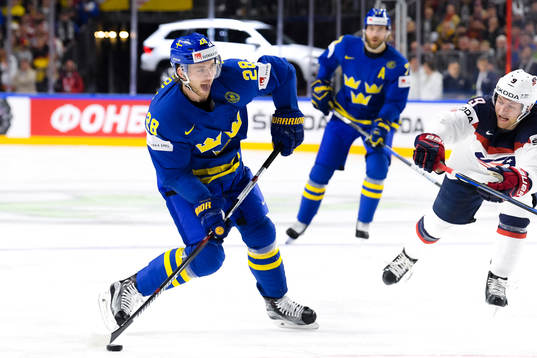 Sveriges Elias Lindholm gör 0-1