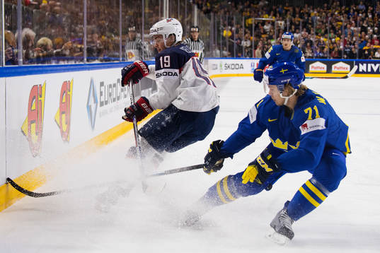 s Clayton Keller och Sveriges William Karlsson