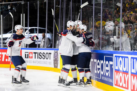 s Noah Hanifin , Anders Lee, Jack Eichel och Johnny