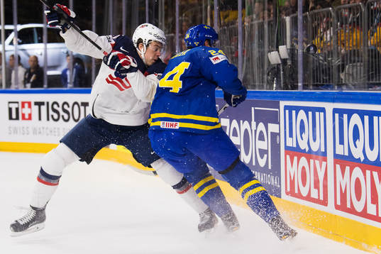 s Charlie McAvoy och Sveriges Alexander Edler
