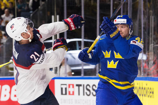 s Dylan Larkin i bråk med Sveriges Joakim Nordström