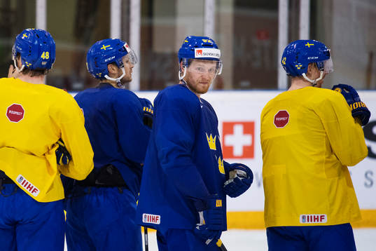 Gabriel Landeskog på Sveriges ishockeylandslags träning