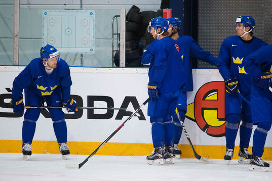 Gabriel Landeskog, Elias Lindholm och Victor Rask på
