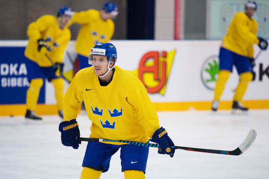 Jonas Brodin på Sveriges ishockeylandslags träning