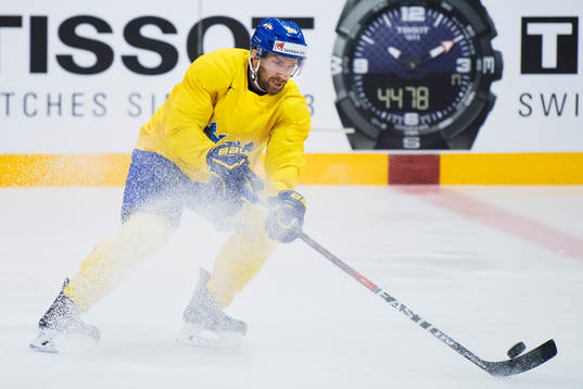 Joel Lundqvist på Sveriges ishockeylandslags träning
