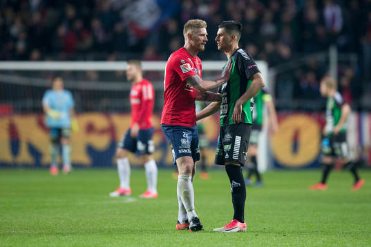 Örgrytes Fredrik Björck och GAIS Luka Mijaljevic tackar