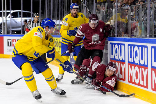 Sveriges Gabriel Landeskog och Elias Lindholm utmanar