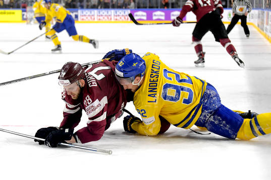 Lettlands Zemgus Girgensons och Sveriges Gabriel Landeskog