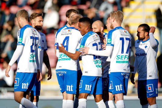 Norrköpings Niclas Eliasson jublar med lagkamrater
