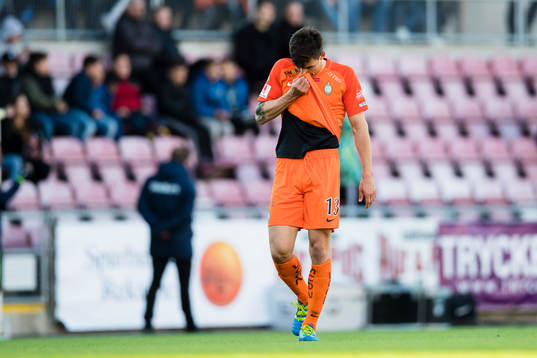 AFC Eskilstunas Thomas Piermayr deppar
