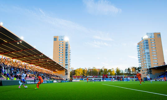 Norrköpings Niclas Eliasson utmanar AFC Eskilstunas
