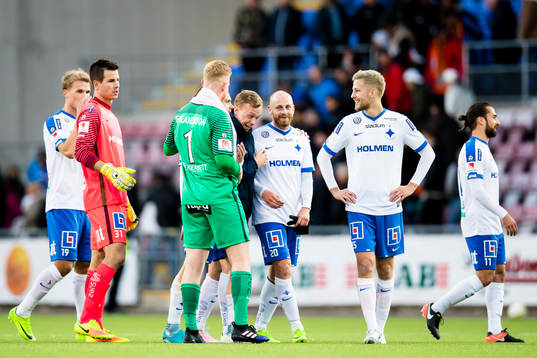 Norrköpings spelare ser glada ut