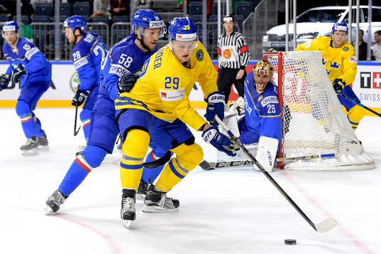 Italiens Tommaso Goi och Sveriges William Nylander