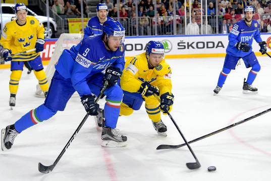 Italiens Armin Hofer och Sveriges William Karlsson