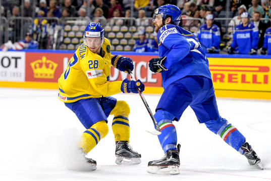Sveriges Elias Lindholm och Italiens Thomas Larkin