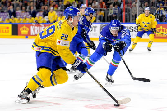 Sveriges William Nylander och Italiens Markus Gander