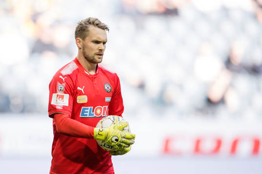 Örebros målvakt Oscar Jansson deppar
