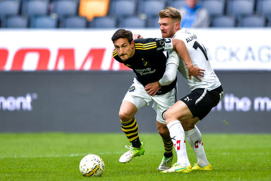 s Stefan Ishizaki och Örebros Michael Almebäck
