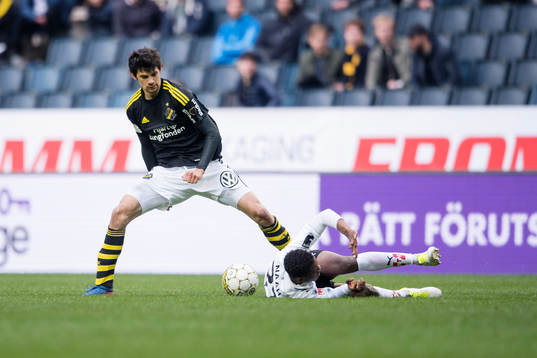s Jesper Nyholm mot Örebros Divine Naah