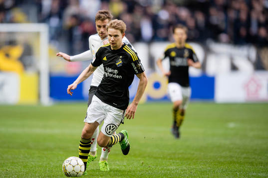 s Johan Blomberg mot Örebros Filip Rogic