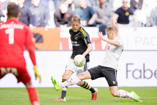 s Daniel Sundgren mot Örebros Sebastian Ring