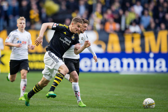 s Eero Markkanen och Örebros Filip Rogic