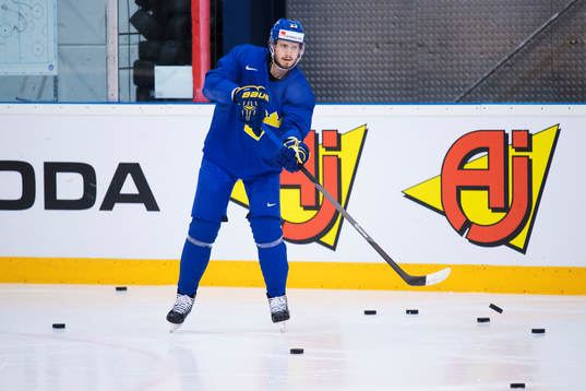 Oliver Ekman Larsson på Sveriges ishockeylandslags träning