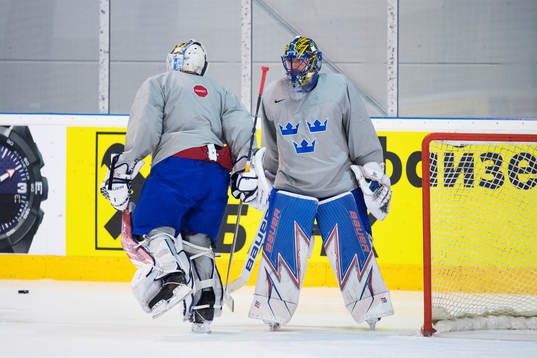 Målvakterna Viktor Fasth och Henrik Lundqvist på Sveriges