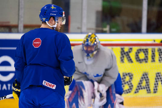 Oscar Lindberg på Sveriges ishockeylandslags träning