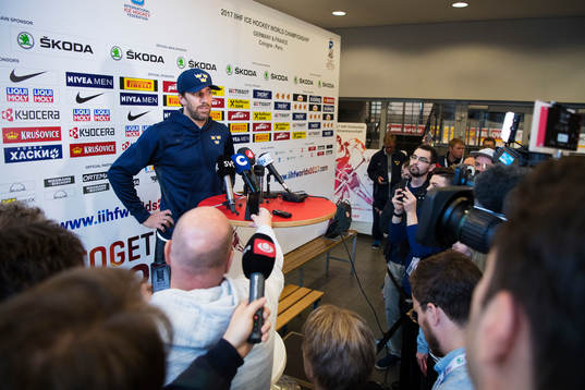 Sveriges målvakt Henrik Lundqvist på en presskonferens