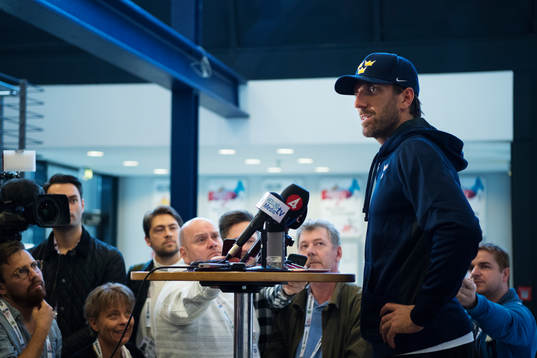 Bläddra bland fler bilder av Ishockey, ishockey-VM 2017, dag 9, Sverige, presskonferens Henrik Lundqvist