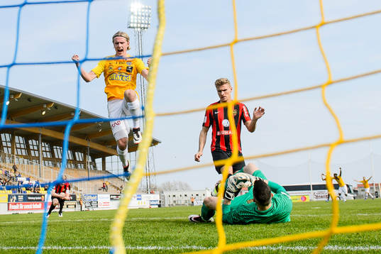 Falkenbergs Viktor Götesson jublar