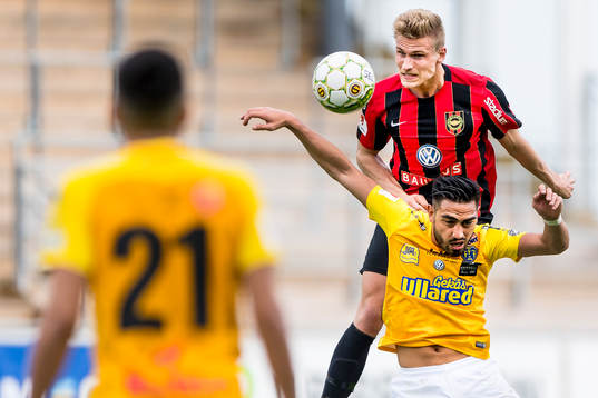 Brommapojkarnas Carl Starfelt och Falkenbergs Amin Nazari