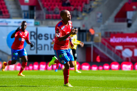 Helsingborgs Bradley Surprise Ralani  jublar