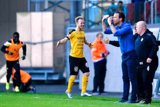 Frejs Pontus Åsbrink jublar