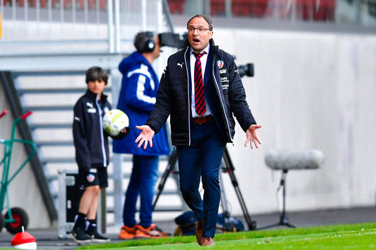 Helsingborgs tränare Per-Ola Ljung reagerar