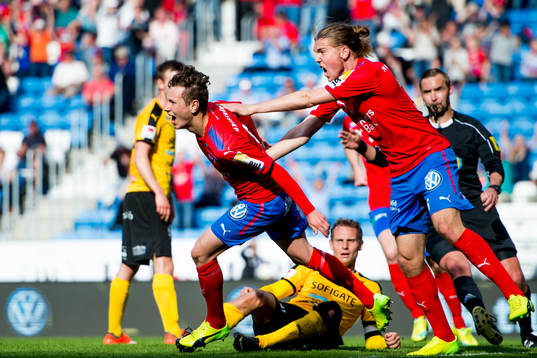 Helsingborgs Alex Timossi Andersson jublar med Charlie