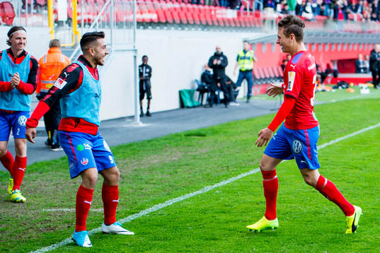 Helsingborgs Moustafa Zeidan jublar med Alex Timossi