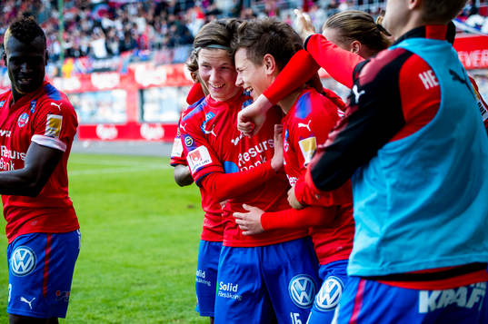 Helsingborgs Max Svensson kramar om Alex Timossi Andersson
