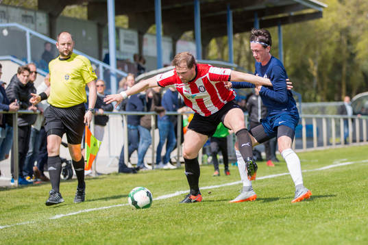 Höllvikens Marcus Gottfridén och Nikes Lucas Wattengaard