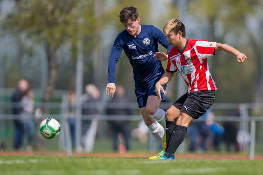Nikes André Strandberg och Höllvikens Zebastian Andersson