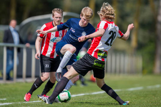 Nikes John Henriksson i duell