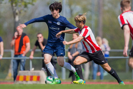 Nikes Simon Hilpold och Höllvikens Zebastian Andersson