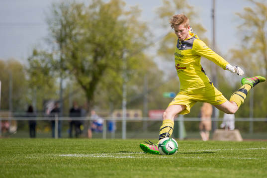 Höllvikens målvakt Daniel Alm